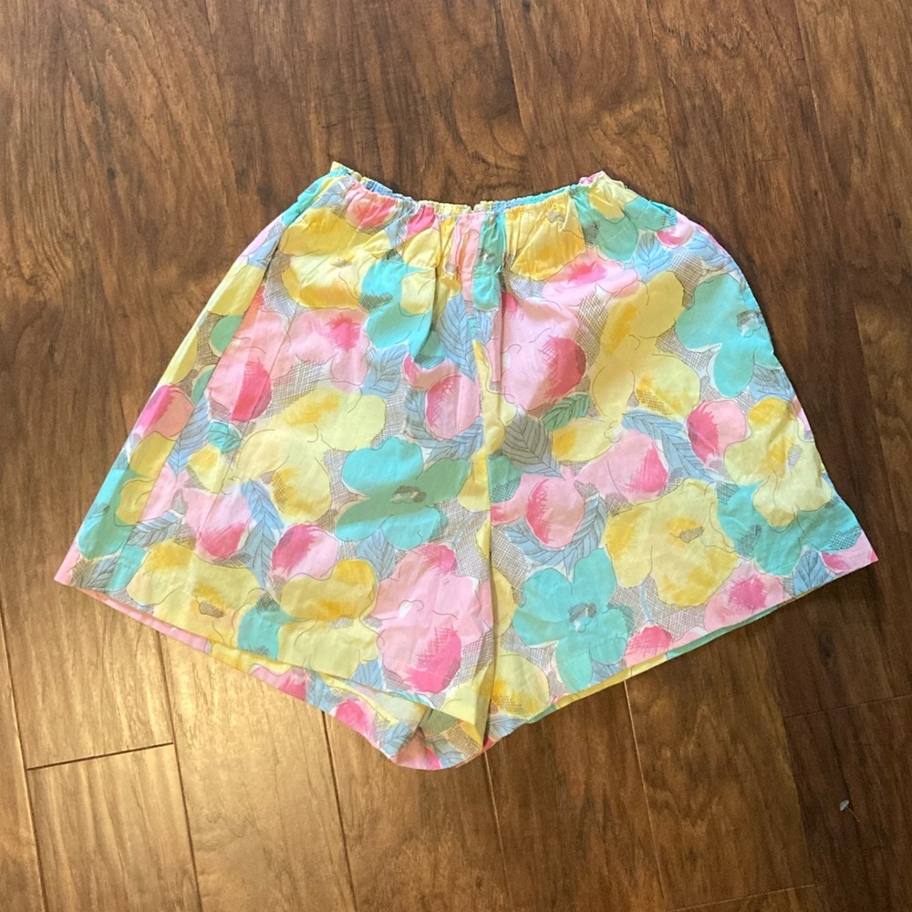 Vintage Floral Women’s Shorts Size Small